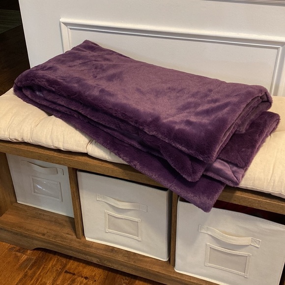 Bedding Lumina Lou Luxury Faux Fur Throw Blanket Purple Nwot Poshmark